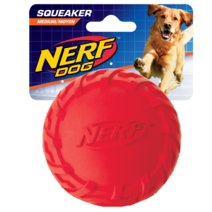 NERF DOG TIRE SQUEAK BALL  Medium – Gumowa piszcząca piłka z bieżnikiem dla psa